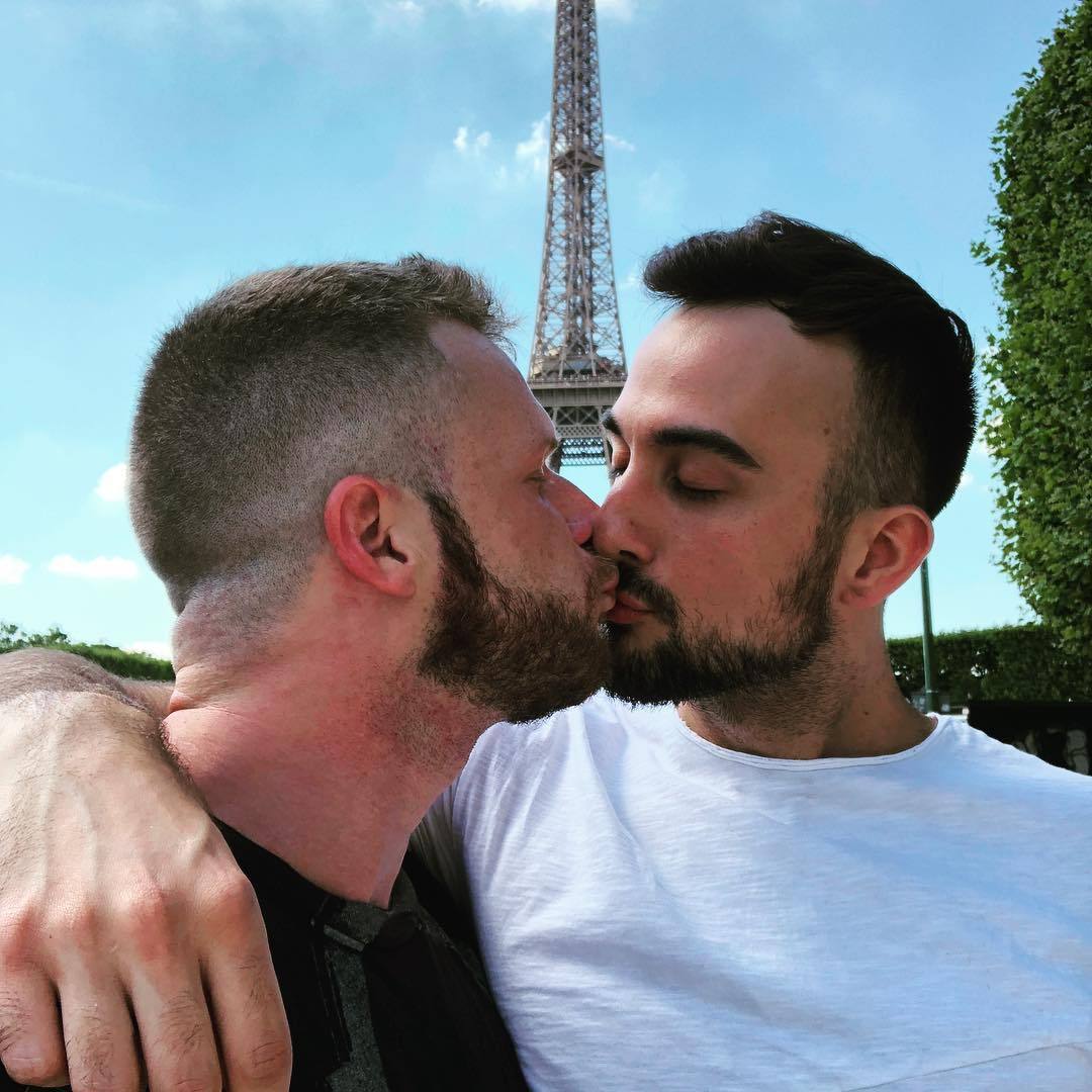 2018071808372827 - GV男星Brian Bonds和Mason Lear在片场拍完Gay片后求婚！
