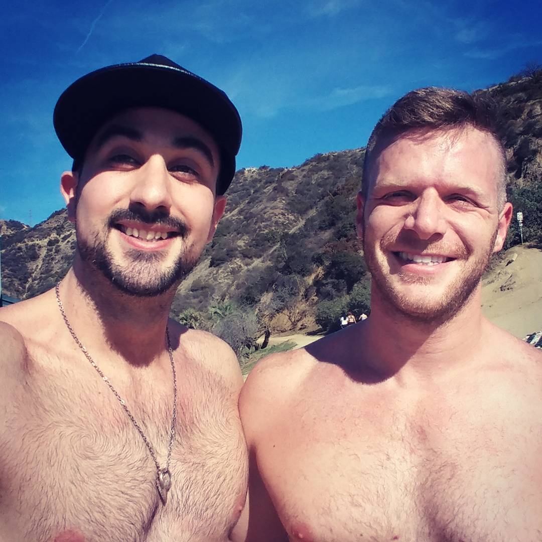 201807180837409 - GV男星Brian Bonds和Mason Lear在片场拍完Gay片后求婚！