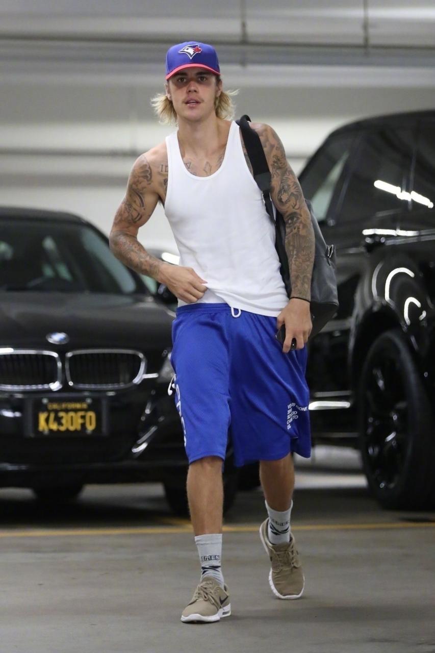 a67388a0ly1fth76qfzasj20z31gn79e - Justin Bieber最新街拍 - 前往篮球场