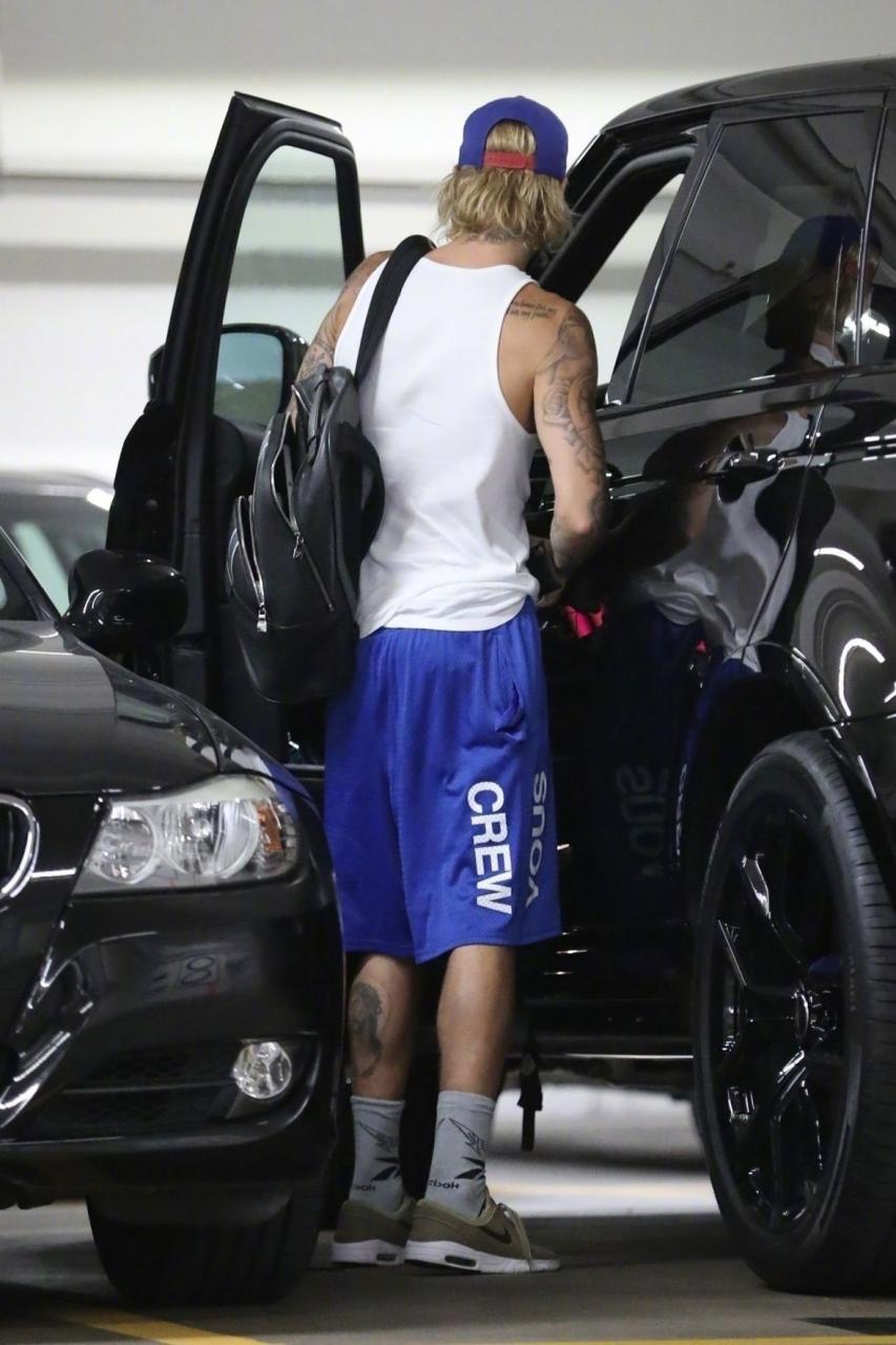 a67388a0ly1fth76qg9imj20wr1d4jws - Justin Bieber最新街拍 - 前往篮球场