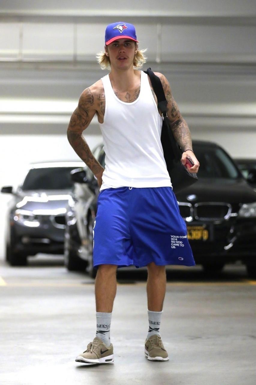 a67388a0ly1fth76qgj6qj21181jtn32 - Justin Bieber最新街拍 - 前往篮球场